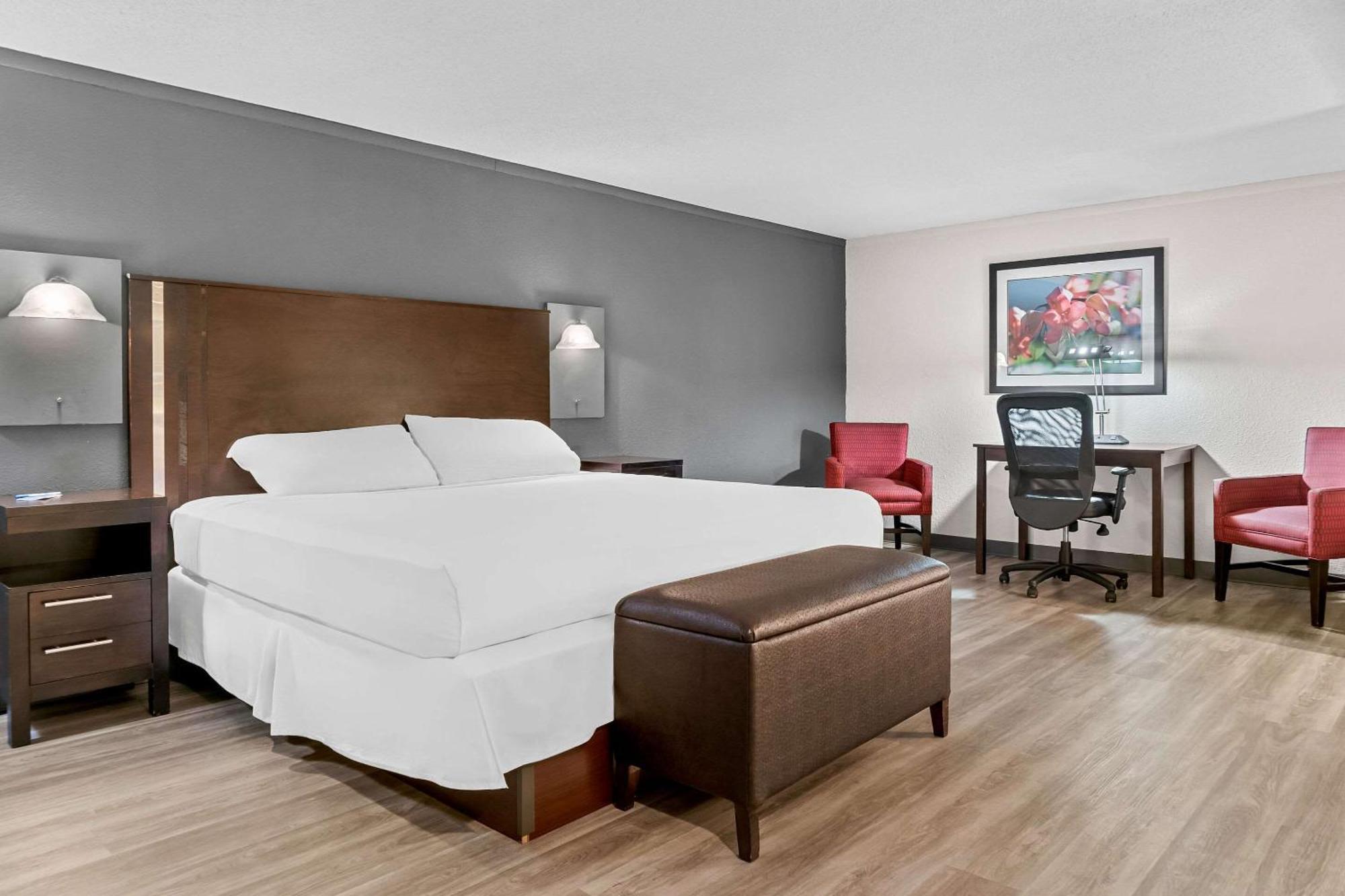 Rodeway Inn & Suites Saginaw Exterior photo